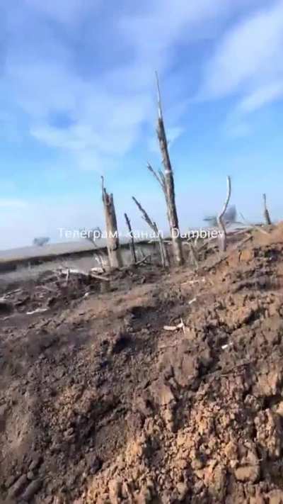 Ukranian soldier films Russian glide bombs impacting nearby positions