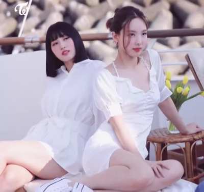 201117 - Momo &amp;amp; Nayeon in white