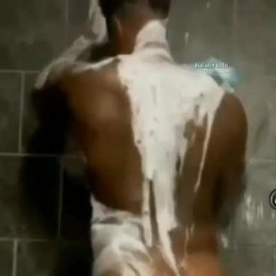 How lolis shower