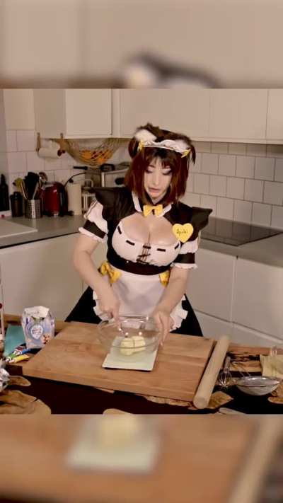 Episode 4 of Cosplay Cooking is out! Bake sugar cookies with Azuki! ❤️ (link below)