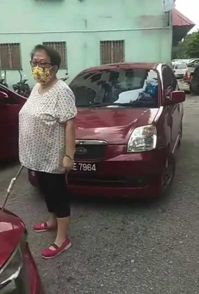Lady blocks one way and plays OKU card (transcript in the comments)