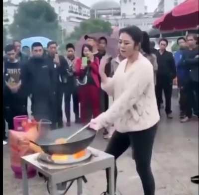 Mona china cocinera y g&oacute;tica?
