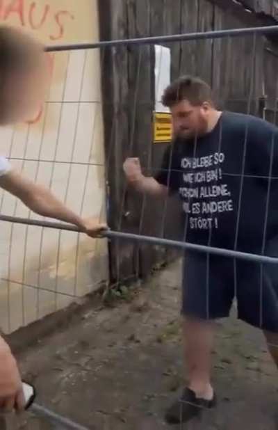 Du musst da mit der FAUST draufhauen!