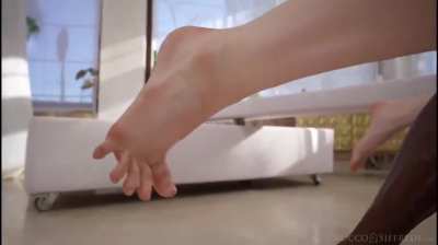 Spread toes