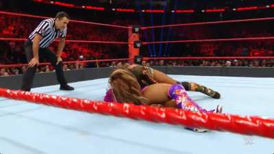 Alicia Fox finishes Sasha Banks