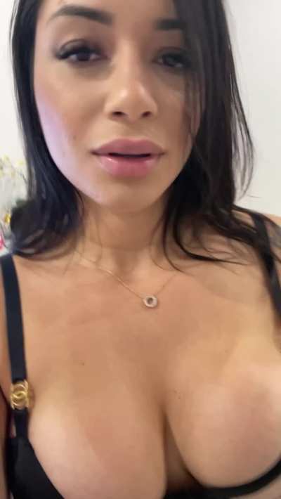 Can you resist not to touch these pretty boobs