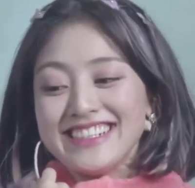 Jihyo being kissed