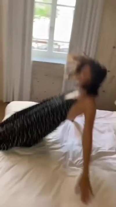 Gal Gadot is such an irresistible milf I would never be able to pull out