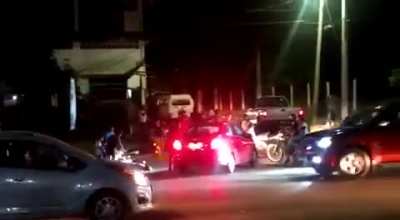 Moto choca y no hubo ning&uacute;n herido apesar del golpe.