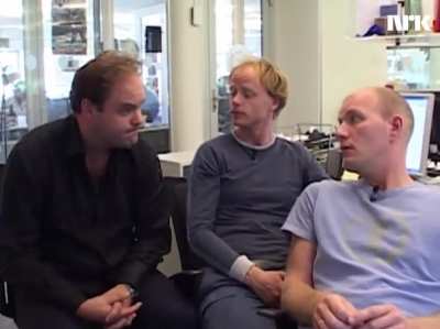 Atle Antonsen ler "Take on me" og Nasjonalsangen. [NRK Underholdning]