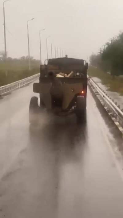 Rușii &icirc;ncă mai utilizează pe front obuziere D-1 de 152 mm model 1943