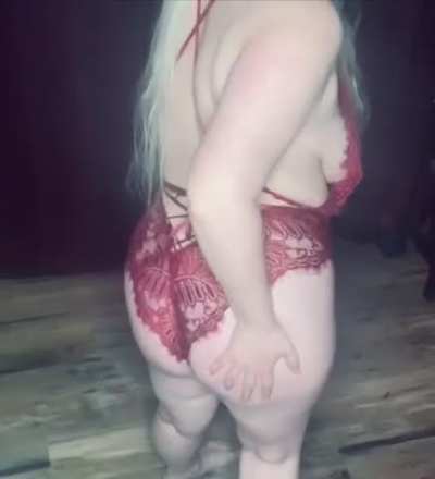 Does red look good on me? ❣️NO PPV // mom bod // pussy play // anal play // dildos // solo // link below ⬇️