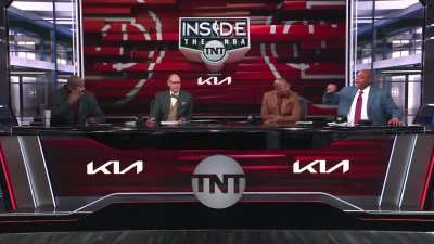 [Highlight] Chuck guaranteed that USA would beat Netherlands in today’s World Cup matchup, “I guarantee! The Netherlands are in trouble!”… USA lost