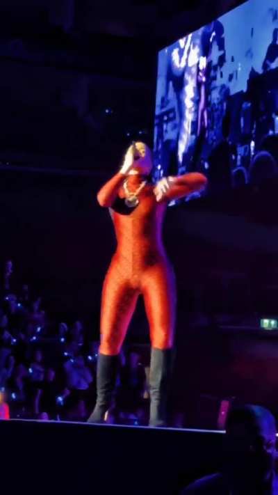 Alicia Keys Performing