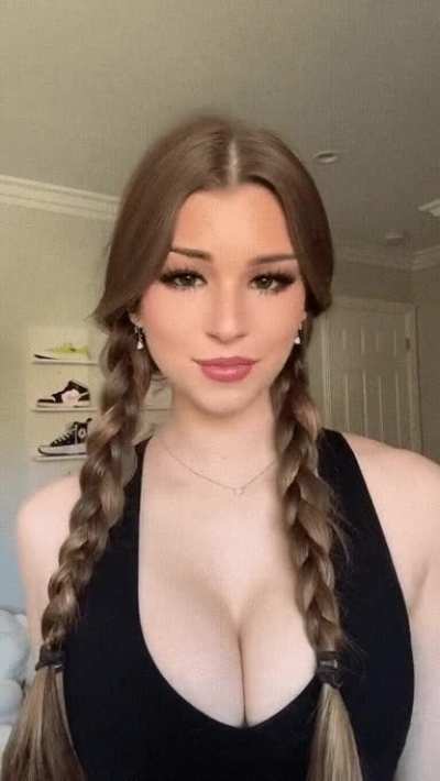 Brooke Monk 🍒