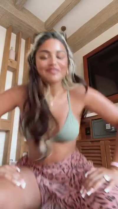 😋👅