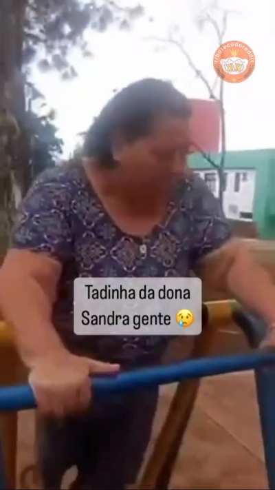 reza a lenda que at&eacute; hoje se voc&ecirc; passar pela pracinha dona Sandra ainda est&aacute; l&aacute; 