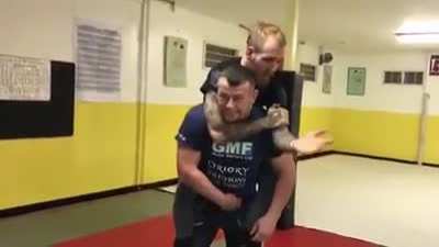 How to escape a rear naked choke