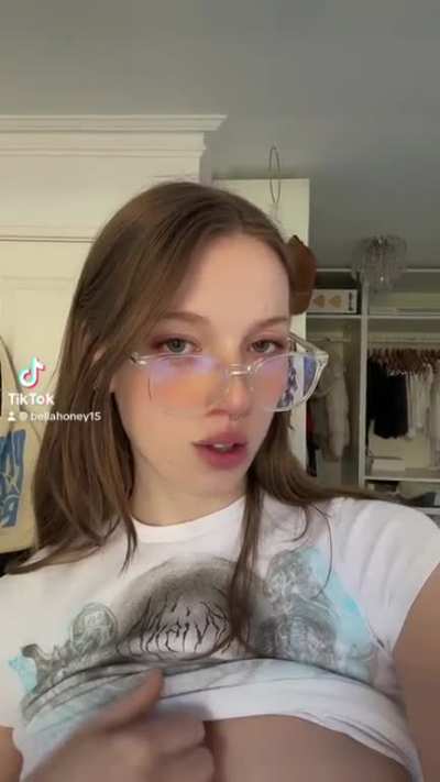 @bellahoney17