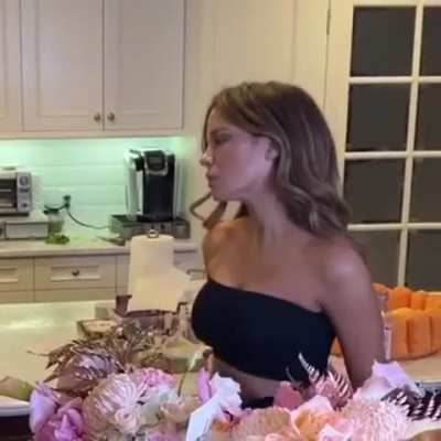 Kate Beckinsale teasing us with her sexy milf body