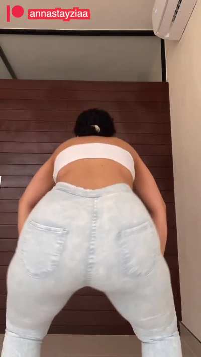 Twerk In Jeans