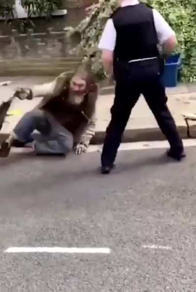 &ldquo;Fuck off, you pissweed!&rdquo;