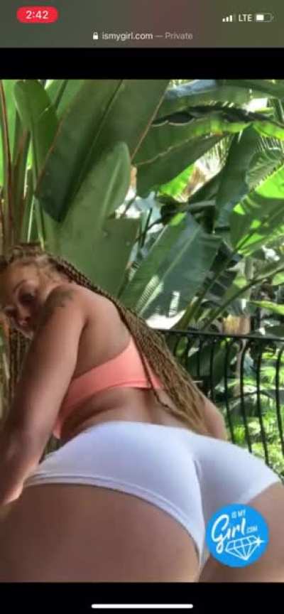 Bruh she too pricey but this is her free shit 🤷🏾&zwj;♂️