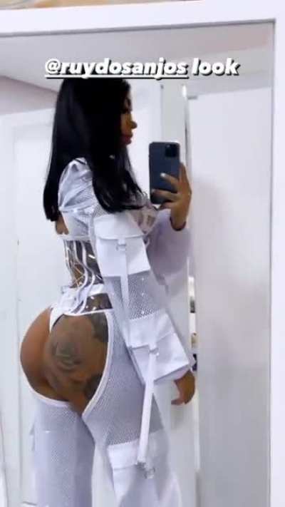 MC Mirella