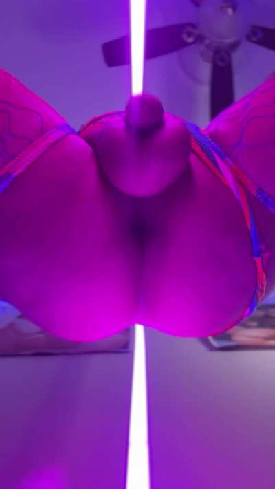 Imagine a gooner chick with fat tits and bigger balls than you sat on your face and did this!! 🌈😵&zwj;💫🍒