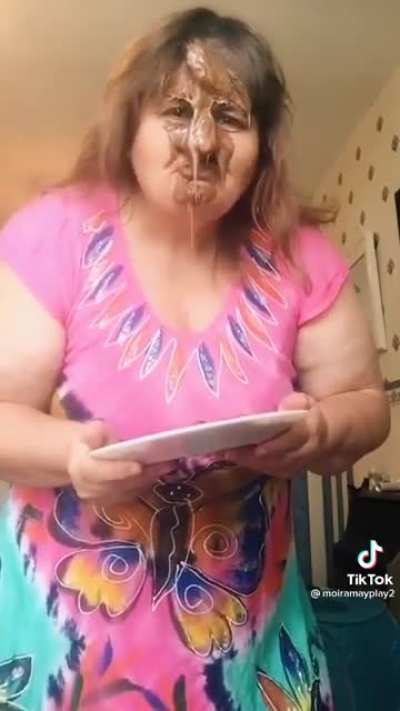 The things people do for attention. This is a grown ass woman 😭