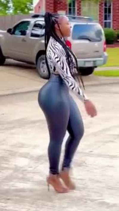 👀
