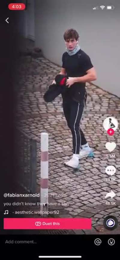 Hey mom can you film me from inside the house while I&rsquo;m jogging?