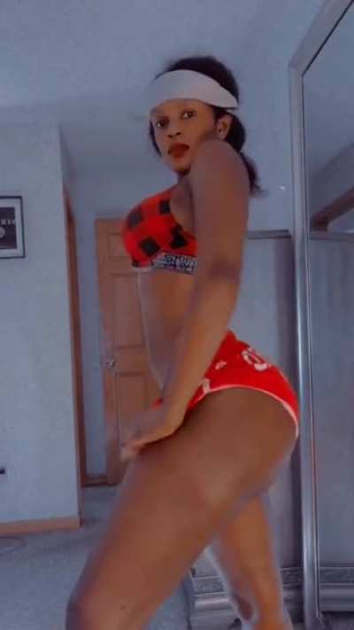 Her booty def looks sweet in shorts 🥰💦