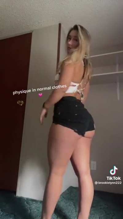 Thick ass blonde