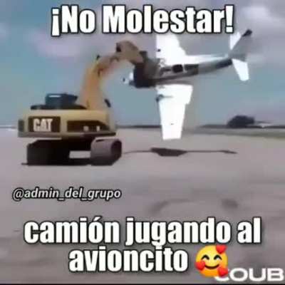 Silencio, camión jugando