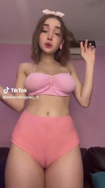 Sexy cameltoe on tiktok🤤🤤