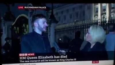 Clueless man outside the Buckingham Palace