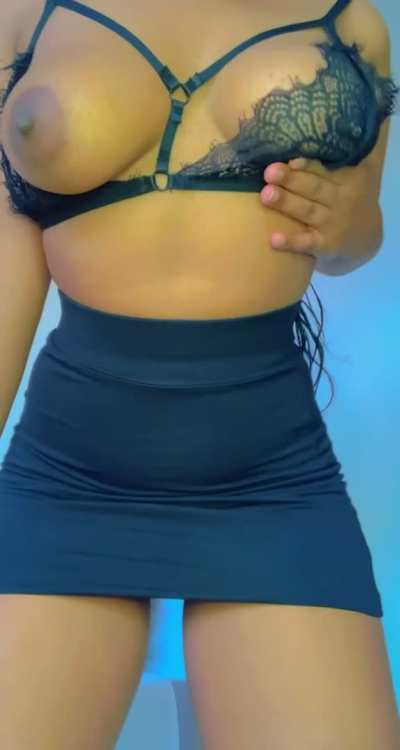 I got a new bra, please don&rsquo;t mind my pussy