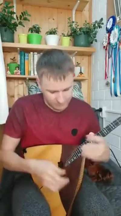 This guy playing the soundtrack for &ldquo;Directed by Robert B Wiede&rdquo;