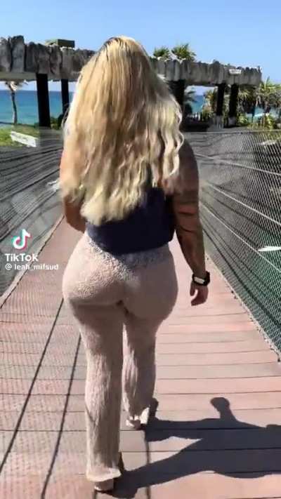 🧟&zwj;♂️🍑