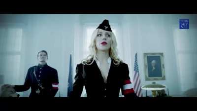 Внезапно, "Iron Sky" оказался даже слишком пророческим шедевром. Там по сюжету - наци-фашисты с луны привели к власти команду популистов. Текущая команда популистов в белом доме ведет себя так, словно их привели к власти шизо-фашисты из кремля.