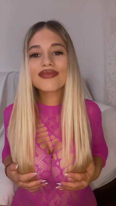 i want u to cum all over my fat juicy titties ;))