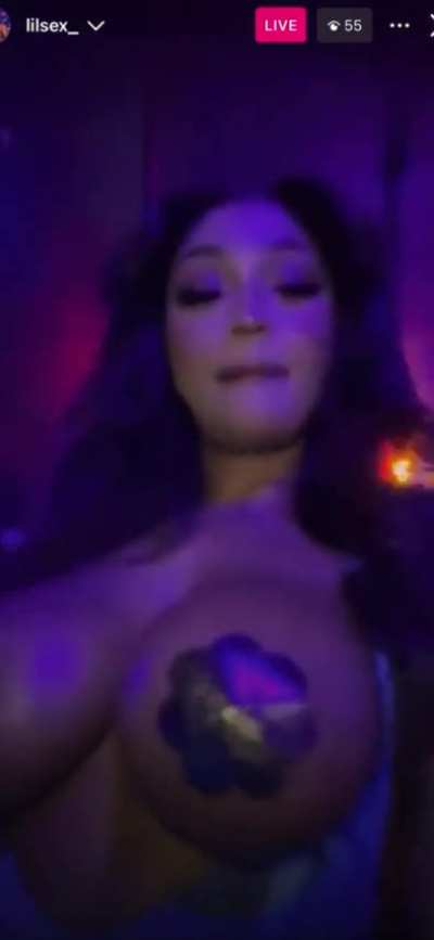 Tiddy Tuesdays livestream ( &deg; )( &deg; )