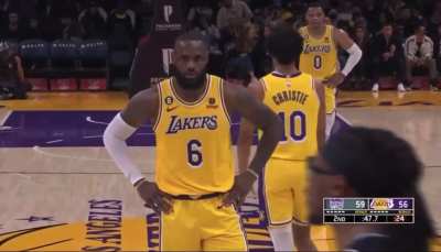[Highlight] LeBron James ignores rookie Max Christie