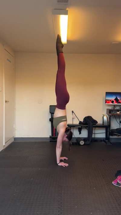 Press Handstand