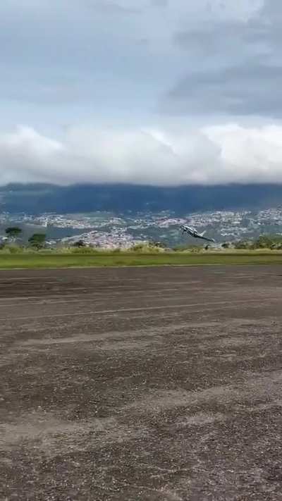 (oct22 2025) Plane crash in T&aacute;chira: aircraft catches fire after takeoff attempt
