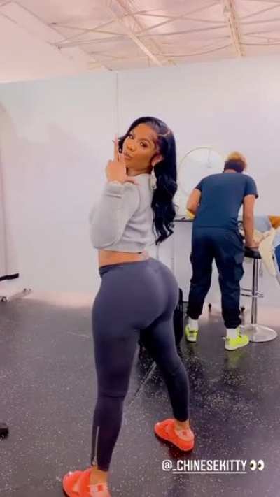 &ldquo;Baby come through, you deserve ROUNDSSS tonight&rdquo; who remembers that? Lol