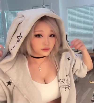 Hyoon&rsquo;s face is peerless