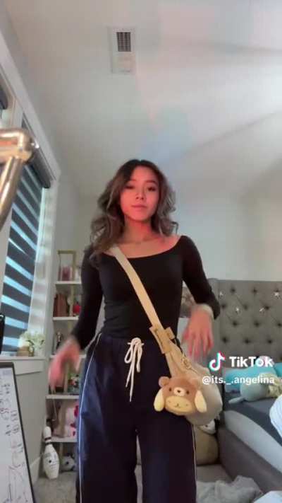 SHE TURNED AROUND OMFG 