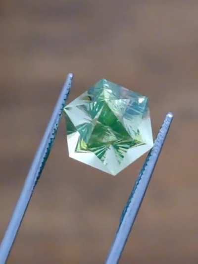 I cut that settable D20 gem design of mine in "Uranium" glass. Check out the glow in UV light!